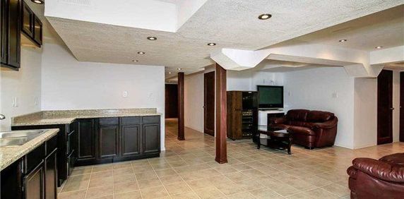 For Lease - 5 Crannyfield Drive, Brampton, Ontario - Photo 2