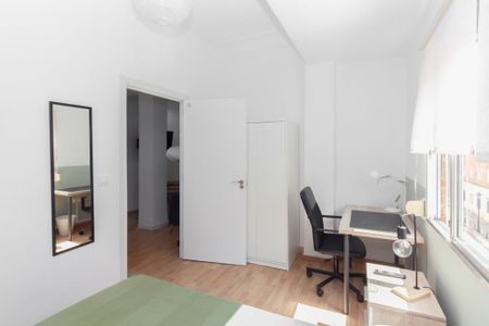 Carrer de la Font Roja, Valencia, Valencian Community 46007 - Photo 4