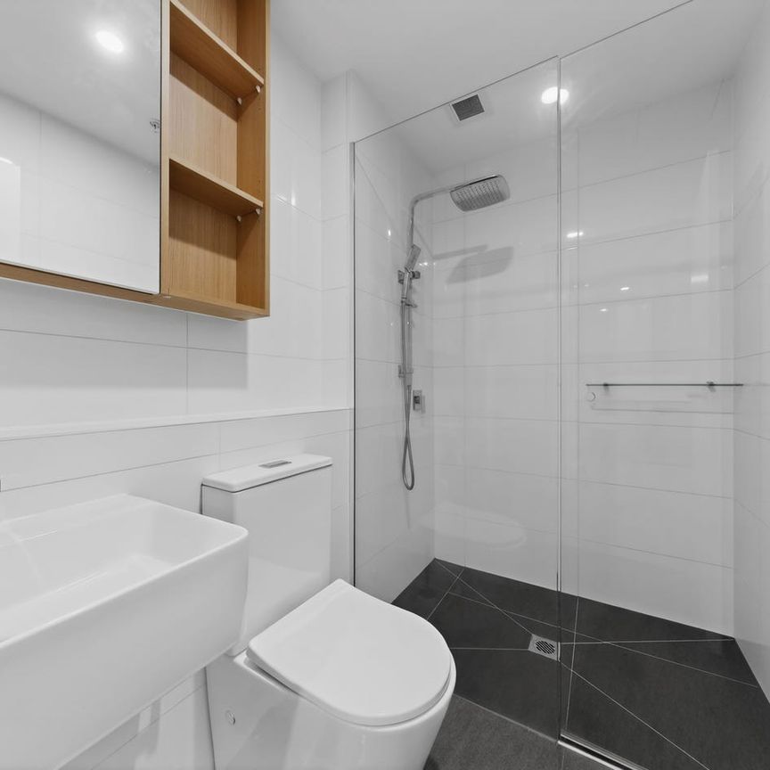 Stylish apartment with large courtyard - Photo 1