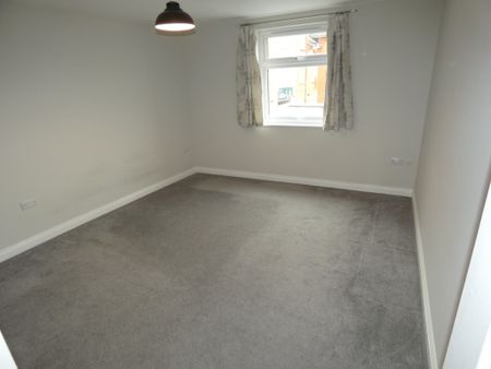 1 bed Apartment - To Let - Photo 2
