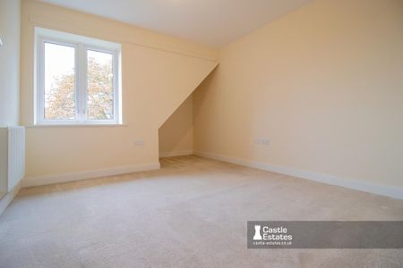 1 bedroom retirement property to rent - Photo 3