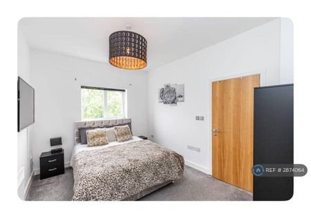 2 bedroom penthouse to rent - Photo 5