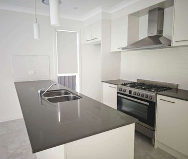 Nearly new house FOR LEASE - Photo 4