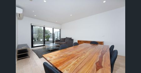 Modern 2-Bedroom Apartment in the Heart of Box Hill - Photo 3