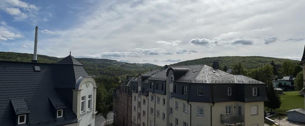 Wohnen mit Blick über die Dächer von Aue - Photo 1