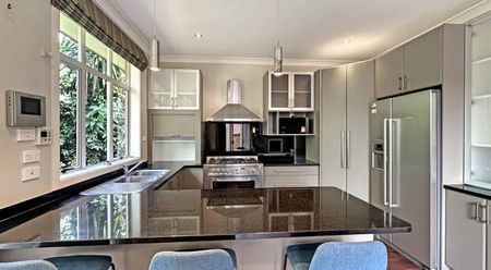 Spacious Home in Three Kings - Photo 3