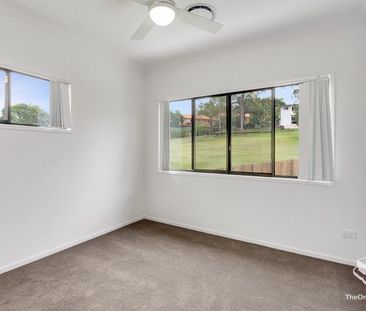 LUXURY 3 BEDROOM TOWNHOUSE DUCTED A/C THROUGHOUT! - Photo 3