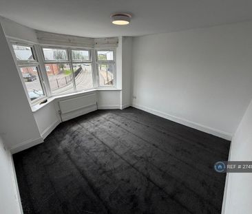 4 bedroom semi-detached house to rent - Photo 4