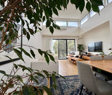 Stylish & contemporary north facing townhouse with an abundance for natural light - Photo 1