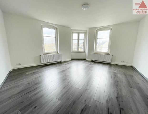 Frisch saniert – Moderne 3-Raum-Dachgeschosswohnung in Aue zu vermieten - Foto 1