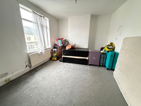 Rayleigh Road, Penn Fields, Wolverhampton - Photo 3