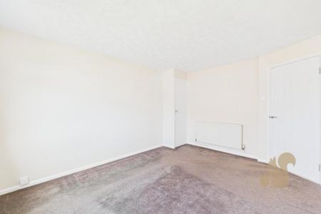 2 bedroom ground floor flat to rent - Photo 3