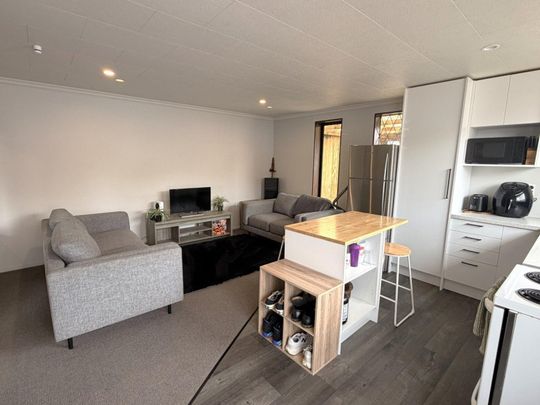 Cosy one-bedroom retreat - Photo 1