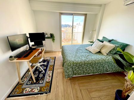 Location Appartement 3 pièces 83m² NICE 06300 - Photo 4
