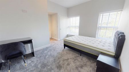 1 bedroom in a house share to rent - Photo 2