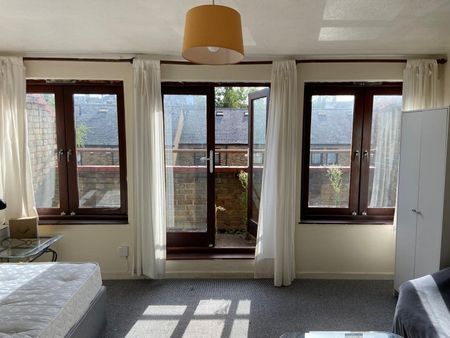 Room in a Shared House, Maysoule Road, SW11 - Photo 4