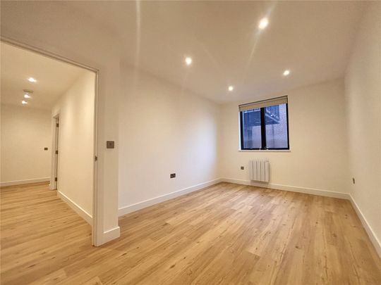 Farnborough Road, Farnborough, Surrey, GU14 - Photo 1