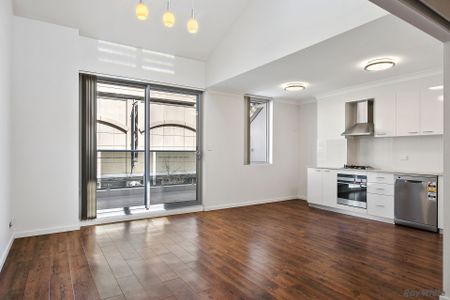 Stylish Apartment in Superb Location - Photo 2