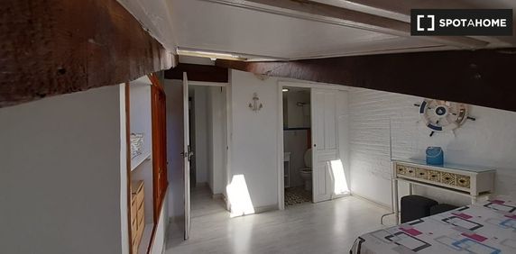 valencia, Valencian Community 46011 - Photo 2