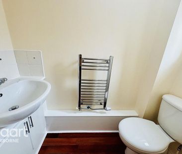 6 bedroom townhouse to rent - Photo 2