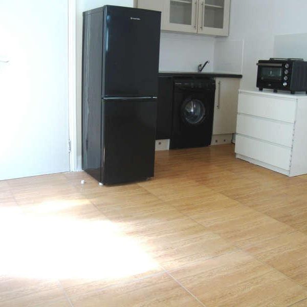 Empire Parade, Edmonton, N18 - Photo 1