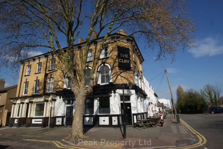 ENORMOUS ROOMS - Room 8, Park Street, Southend On Sea - Photo 4