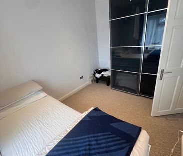 Room in a Shared House, Dursley Road, SE3 - Photo 4