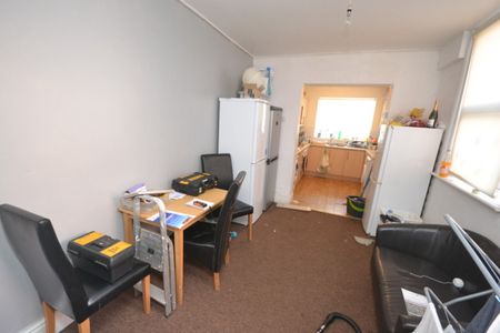 6 bed Mid Terraced House for Rent - Photo 5