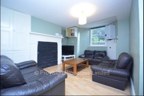 6 Bedroom Student Houses in Woodhouse - Photo 1