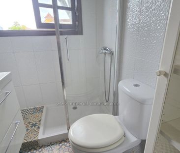 Exclusiva vivienda de amplios espacios situada en una selecta y cui... - Photo 1