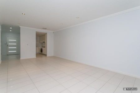 Stunning 4-Bed, 2-Bath Terrace Home + Resort-Style Amenities - 88 Lakeview Drive, Cranebrook - Photo 3