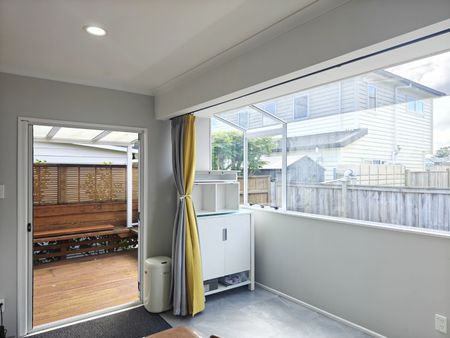 Live the Easy City Fringe Lifestyle - Photo 4