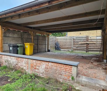 Ruime gezinswoning met tuin en carport in centrum - Photo 1