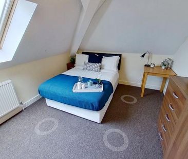 4 bedroom flat to rent - Photo 2