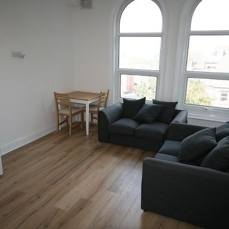 Flat 5, 27 Richmond Road, Headingley, Leeds - Photo 3