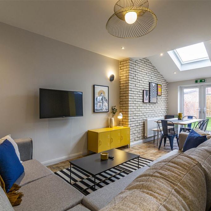 6 bedroom semi-detached house to rent - Photo 1