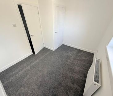 3 bedroom end of terrace house to rent - Photo 3