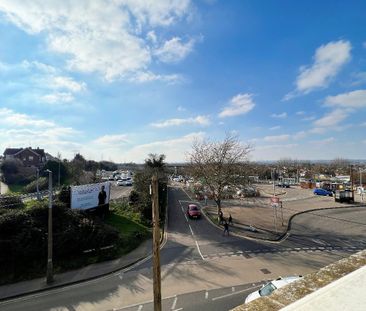 2 bed flat to rent in The Trinity, 50 Crown Hill, SS6 - Photo 1