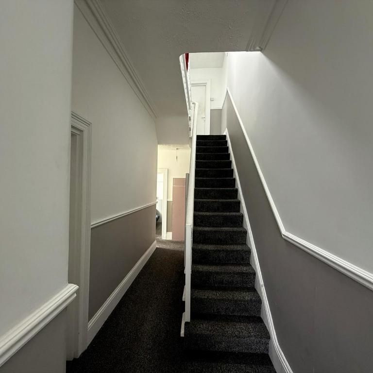4 bedroom terraced house to rent - Photo 1