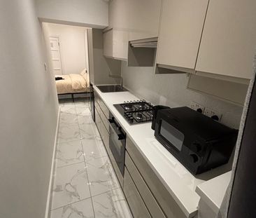 Studio Flat, London, SW19 - Photo 3
