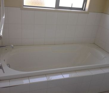4-BEDROOM IN EAST TAMAKI - Photo 1