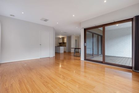 Modern & Cosy Family Home! - Photo 3