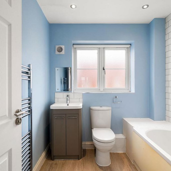 4 bedroom semi-detached house to rent - Photo 1