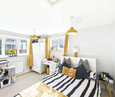 St. Benedicts Close, Aldershot, Hampshire, GU11 - Photo 2