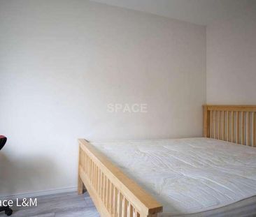 Regis Park Road, Reading, Berkshire, RG6 - Photo 2