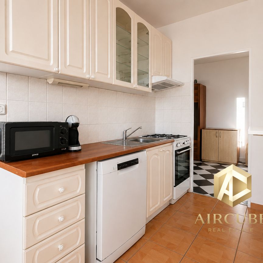 Pronájem bytu 2+1 65 m², Zvolská, Praha - Photo 1