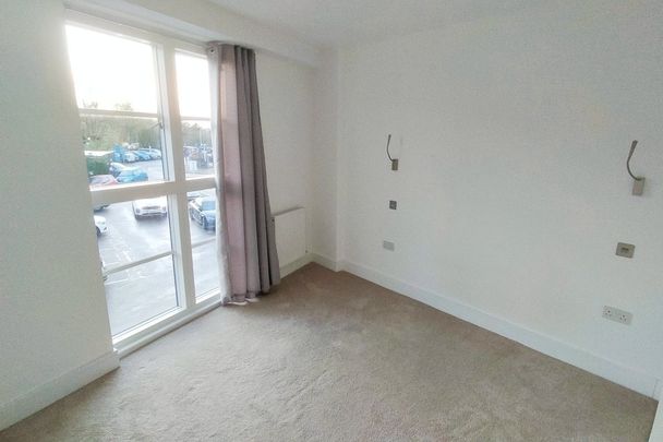 Station Parade, LETCHWORTH GARDEN CITY - Photo 1