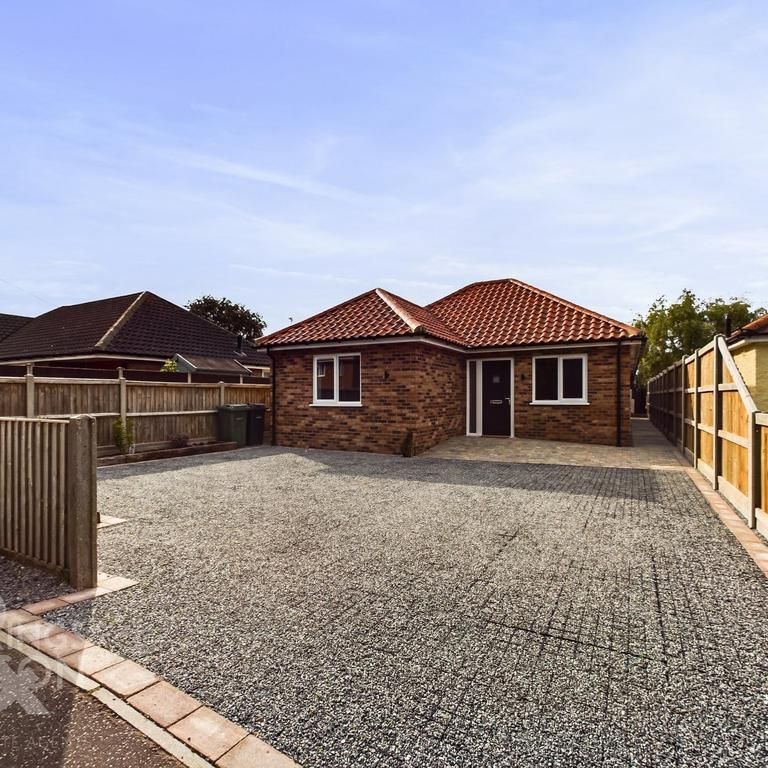 3 bedroom detached bungalow to rent - Photo 1
