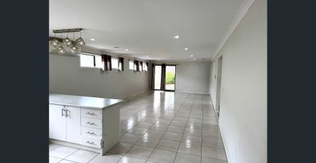 Ideal Family Living Close to Schools, Transport & Freeways!! - Photo 2