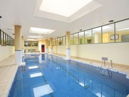 Oversized One Bedroom Apartment with Parking - Unfurnished - Photo 5